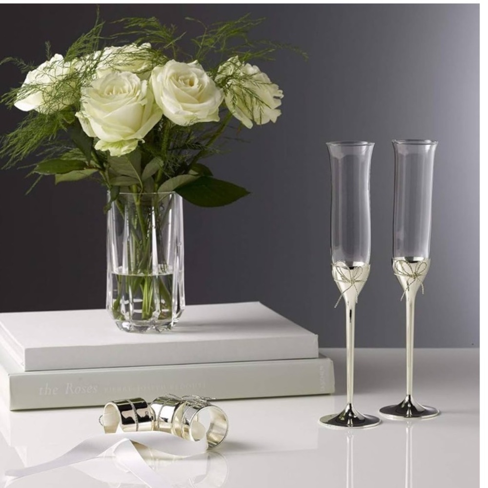 Vera Wang Wedgwood Set of 2 Love Knots Toasting Champagne Flutes Gift Boxed NWT - Picture 4 of 6